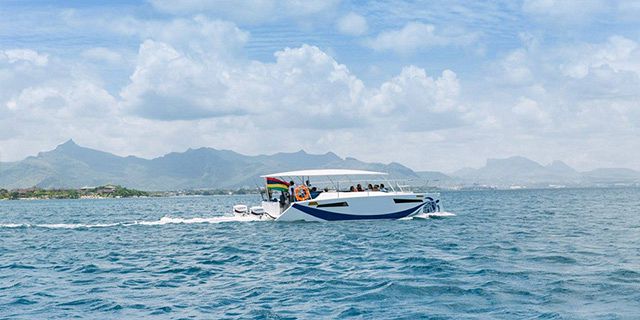 Half Day Private Catamaran Cruise At Balaclava (2)